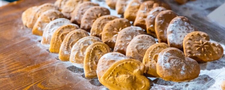 Las pepparkakor, galletas de jengibre con forma de corazón, son muy famosas en estas fechas