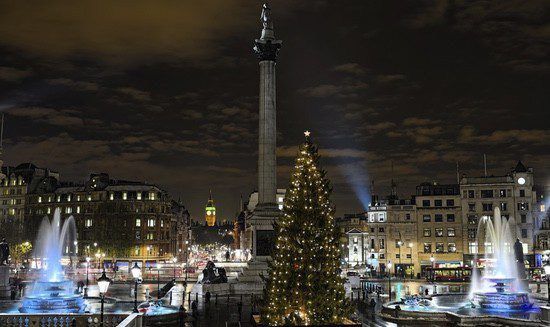 La famosa plaza de Trafalgar Square engalanada para las celebraciones navideñas
