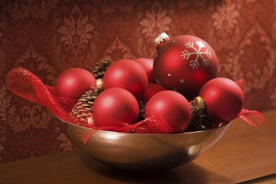 Las composiciones con bolas del árbol están en auge en los centros de Navidad