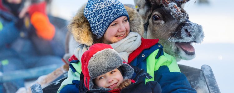 Laponia es un lugar mágico, lleno de espíritu navideño por todos sus rincones