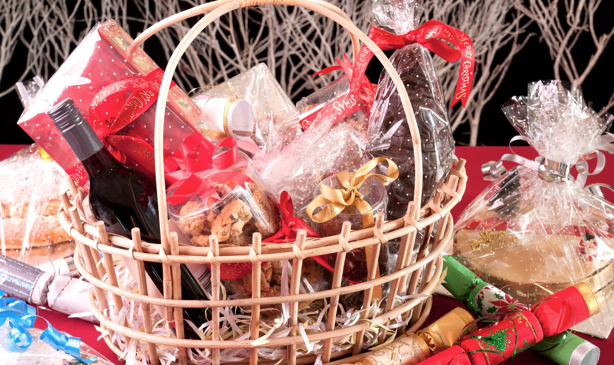 Productos que no pueden faltar en una cesta de Navidad