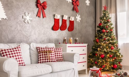 Cómo decorar tu casa en Navidad con colores plata