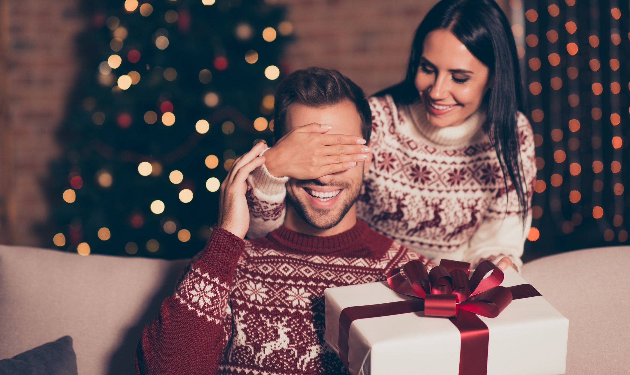 Cómo entregar un regalo de amigo invisible en Navidad de forma original