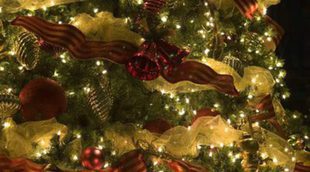 Árboles de Navidad tradicionales: decoración roja y dorada