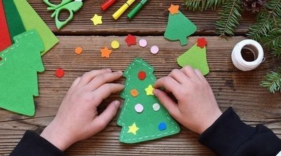 Cómo hacer un árbol de Navidad de fieltro