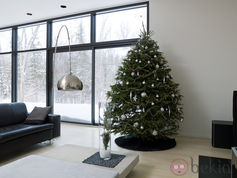 Árbol de Navidad minimalista en tonos plateados