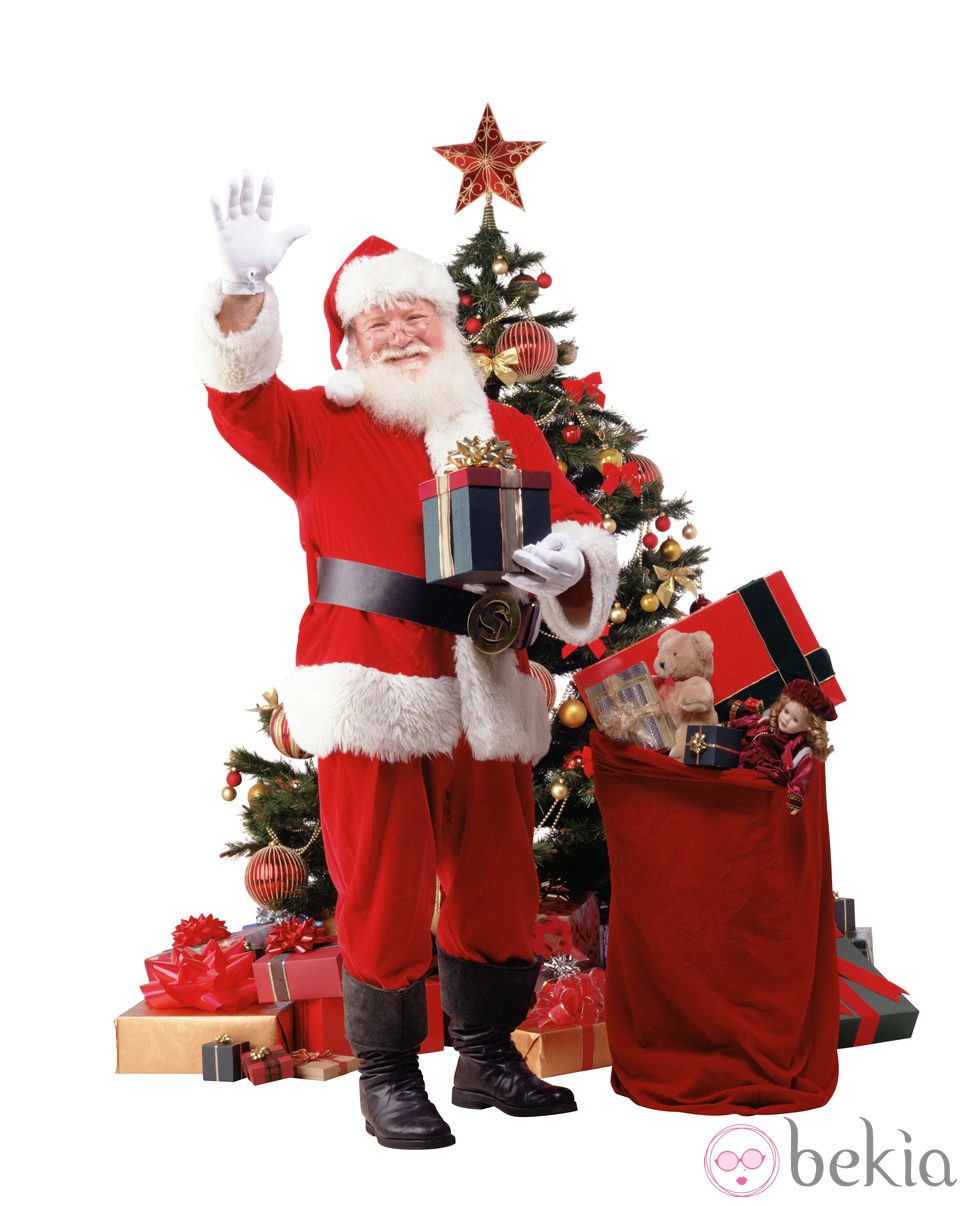 Papá Noel con los regalos junto al árbol de navidad
