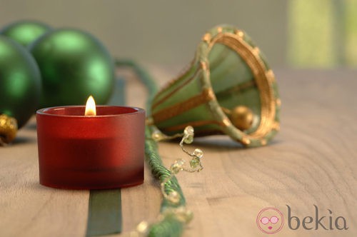 Campana en verde y dorado para decorar la casa en navidad