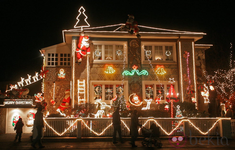 Alternativas parar decorar el exterior de una casa en navidad