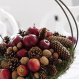 Piñas y frutos variados para decorar la casa en navidad