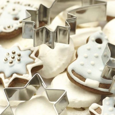 Adornos de Navidad creados con galletas de mantequilla