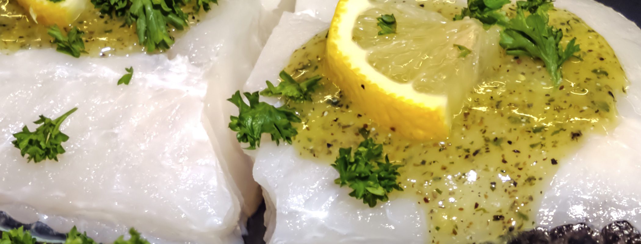 Pescados de Navidad: Bacalao al limón con aceitunas verdes y relish de cebolla